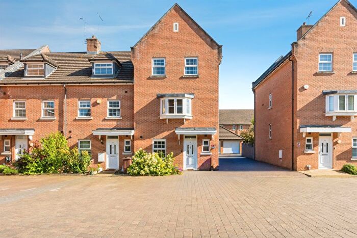 4 Bedroom End Of Terrace House For Sale In Frogmore, St. Albans, AL2