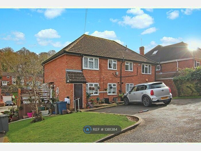 1 Bedroom Flat To Rent In Chairborough Road, High Wycombe, HP12