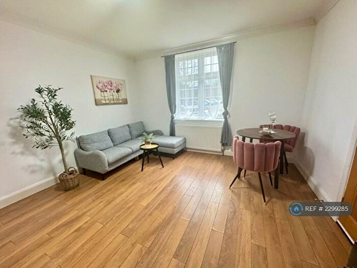 1 Bedroom Bungalow To Rent In Tomswood Hill, Essex, IG6