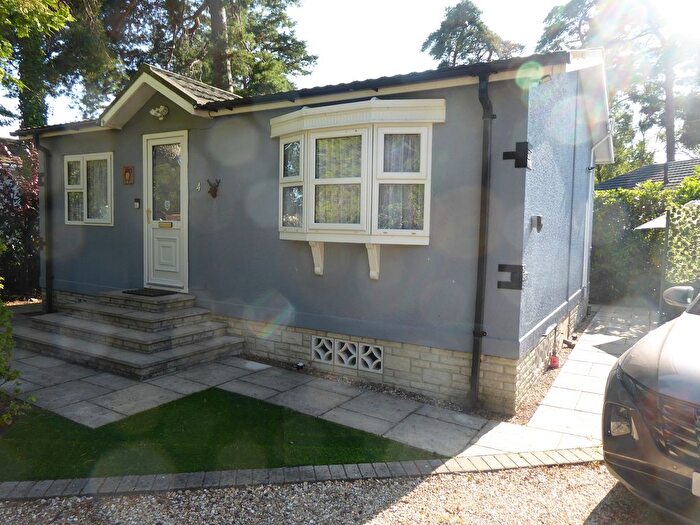 1 Bedroom Park Home For Sale In Peters Road, Lone Pine Park, Ferndown, Dorset, BH22
