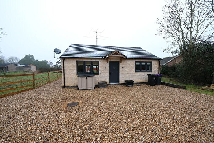 2 Bedroom Detached Bungalow To Rent In Station Road, Castle Bytham, NG33