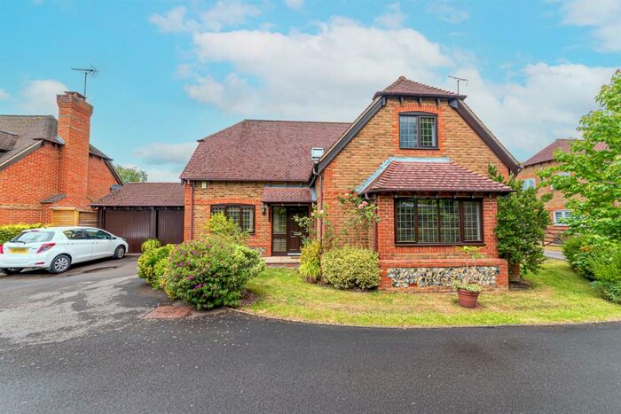 4 Bedroom Detached House To Rent In Little Foxes, Finchampstead, Wokingham, RG40