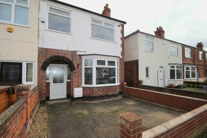 3 Bedroom End Of Terrace House To Rent In Baytree Avenue, Grimsby, DN34