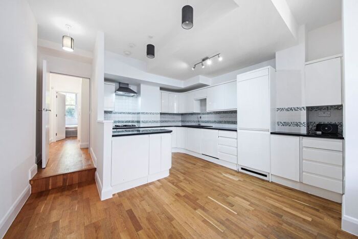 4 Bedroom Flat To Rent In Torriano Avenue, Kentish Town, NW5