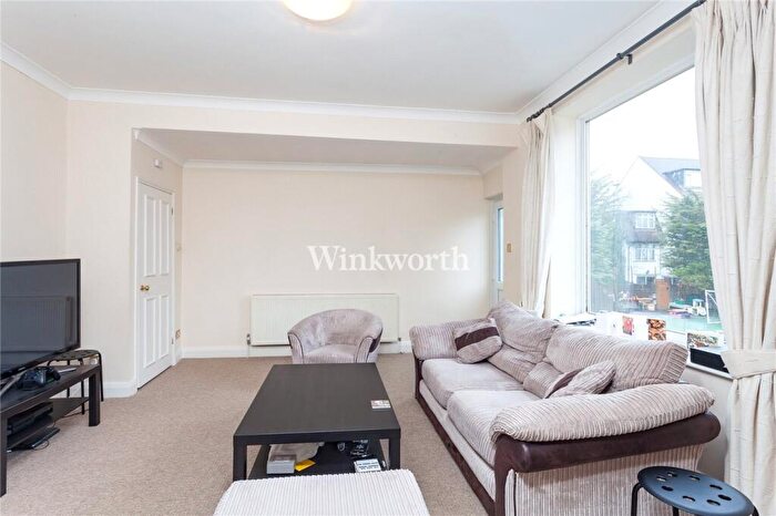 3 Bedroom Apartment To Rent In Finchley Road, London, NW11
