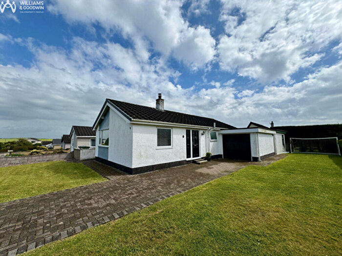3 Bedroom Bungalow For Sale In Rhodfa Shorney, Valley, LL65