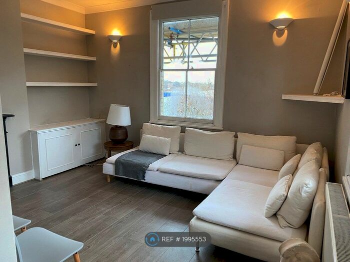 2 Bedroom Flat To Rent In Minden Road, London, SE20
