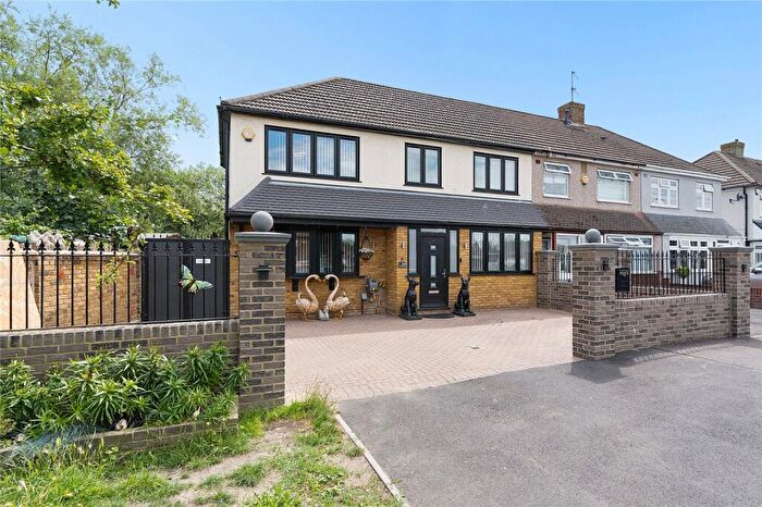 5 Bedroom End Of Terrace House For Sale In Hubbards Chase, Hornchurch, RM11