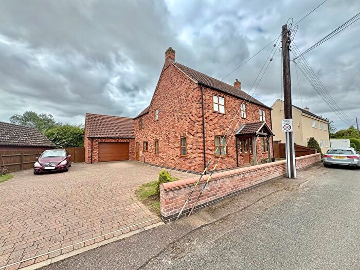 4 Bedroom Detached House For Sale In Hurn Bank, Holbeach Hurn, PE12