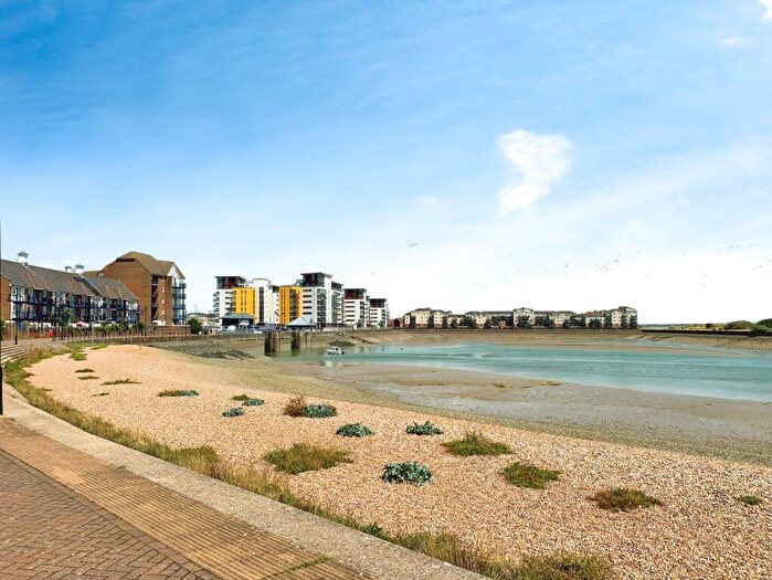 2 Bedroom Flat To Rent In San Juan Court, BN23