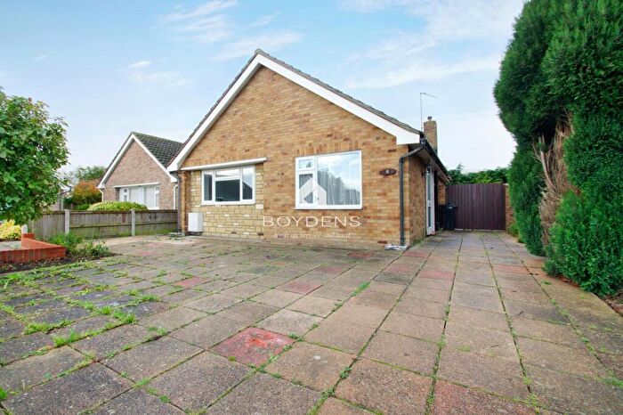 2 Bedroom Detached Bungalow For Sale In Sycamore Way, CO13