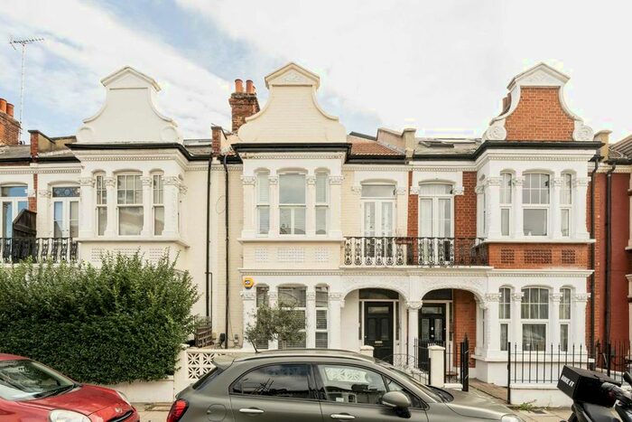 1 Bedroom Flat To Rent In Pennard Road, London, W12