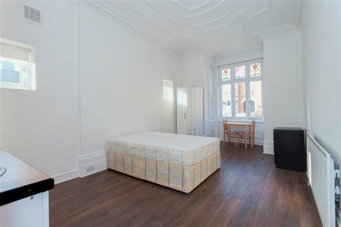 Flat To Rent In Parsifal Road, West Hampstead, NW6