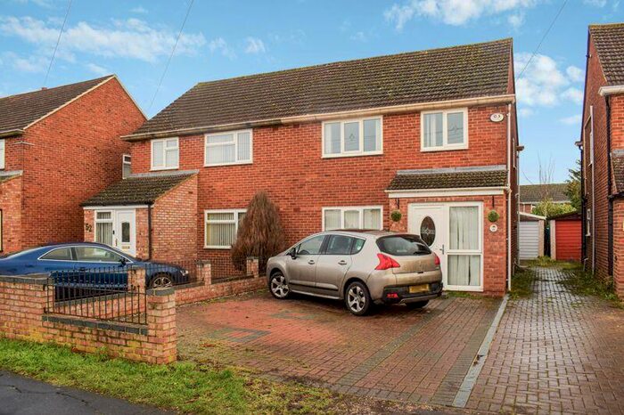 3 Bedroom Semi-Detached House To Rent In Almond Avenue, Kidlington, OX5