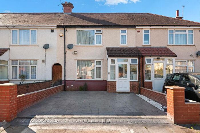3 Bedroom Terraced House For Sale In Blandford Waye, Hayes, UB4