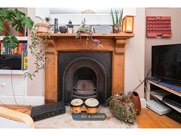 2 Bedroom Flat To Rent In Cotham Grove, Bristol, BS6