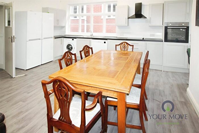 Flat To Rent In High Street, Bromsgrove, Worcestershire, B61