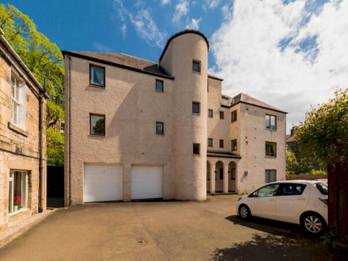 Garage / Parking To Rent In Malta Green, Edinburgh, EH4