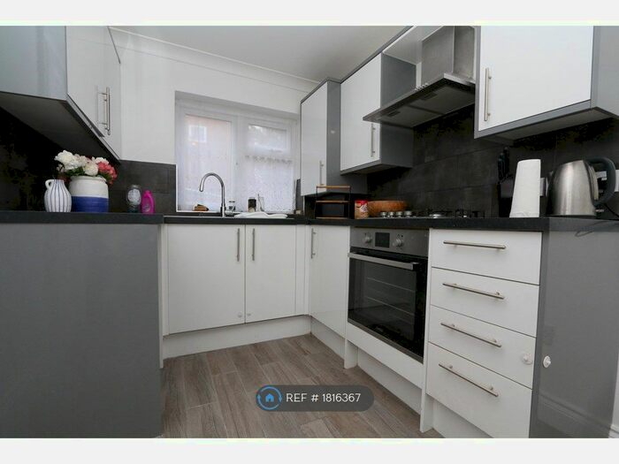 2 Bedroom Flat To Rent In Vicarage Road, London, N17