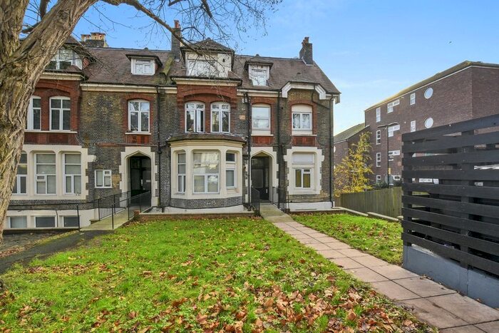 Studio To Rent In Mount View Road, London, N4