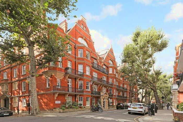 3 Bedroom Flat To Rent In Flood Street, London, SW3