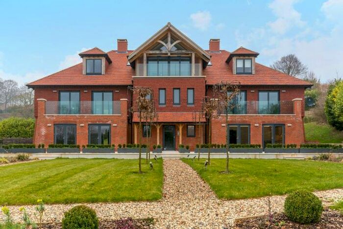 2 Bedroom Flat To Rent In Chantry Point, Guildford, GU1