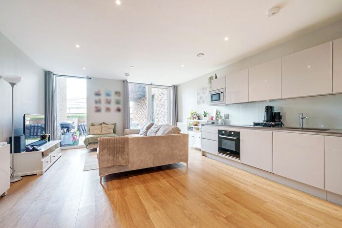 2 Bedroom Flat For Sale In Greyhound Parade, London, SW17