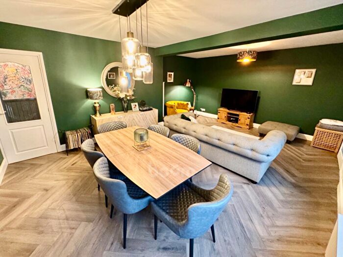 3 Bedroom Detached Bungalow For Sale In Lomond Crescent, Beith, KA15