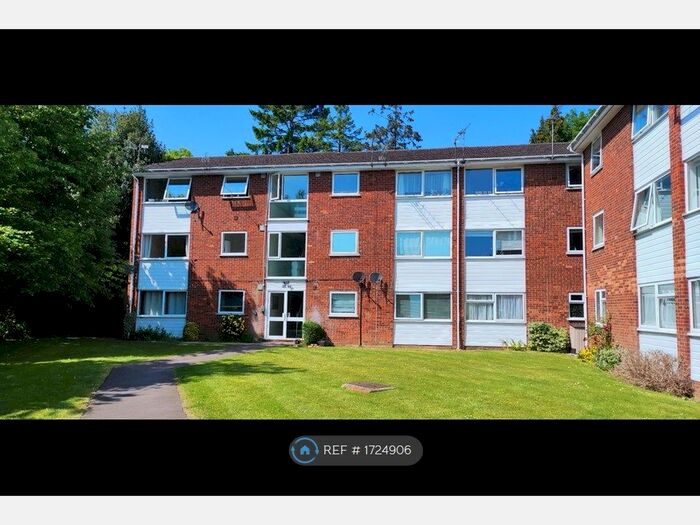 2 Bedroom Flat To Rent In Cedar Court, St. Albans, AL4