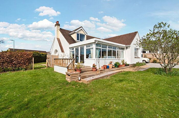 4 Bedroom Detached Bungalow For Sale In Coombesend Road, Kingsteignton, Newton Abbot, Devon, TQ12
