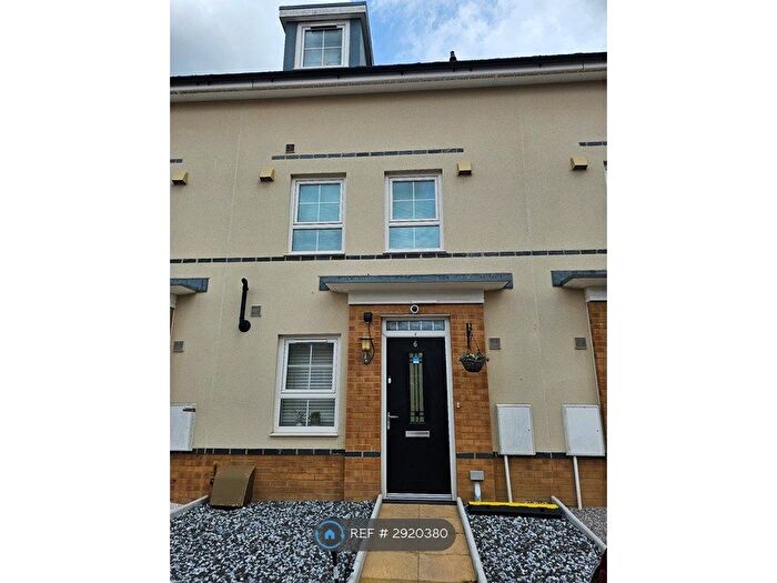 3 Bedroom Terraced House To Rent In Simpson Road, Basingstoke, RG21