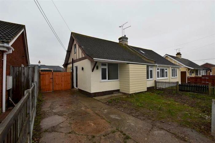 2 Bedroom Semi-Detached Bungalow To Rent In Craven Avenue, Canvey Island, SS8