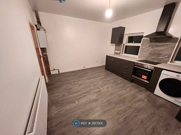 4 Bedroom Flat To Rent In Stockingstone Road, Luton, LU2