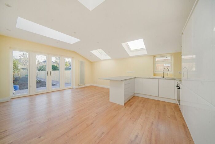 3 Bedroom Flat To Rent In Gap Road, London, SW19