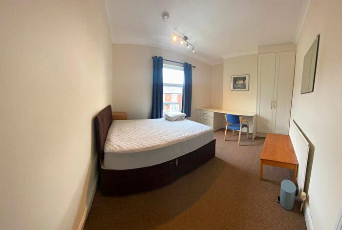 6 Bedroom Semi-Detached House To Rent In Seabridge Road, Seabridge, Newcastle-under-Lyme, ST5