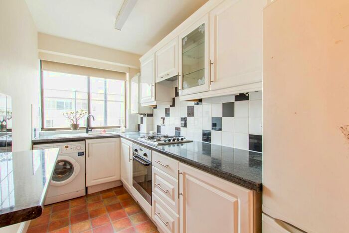 1 Bedroom Flat To Rent In Ballards Lane, Finchley Central, London, N3