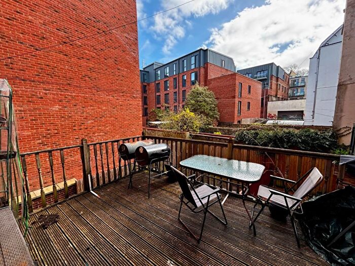 3 Bedroom Flat For Sale In Balloon Court, Cave Street, St Pauls, Bristol, BS2