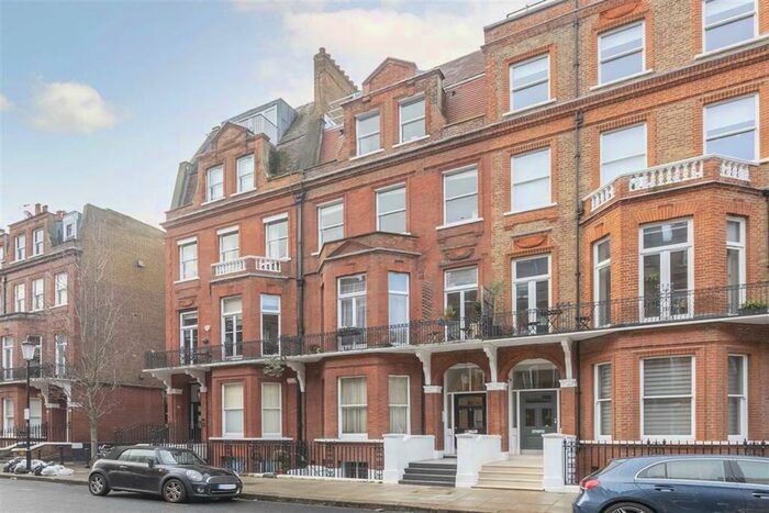 Studio To Rent In Rosary Gardens, London, SW7