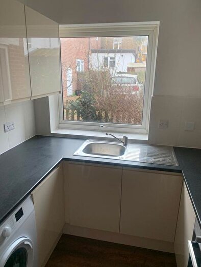 2 Bedroom Flat To Rent In Bond Road, Tolworth, KT6
