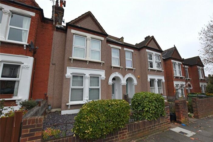 3 Bedroom Apartment To Rent In Worbeck Road, London, SE20