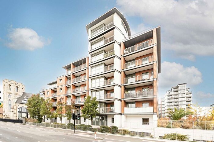 2 Bedroom Flat For Sale In Holland Gardens, Brentford, TW8