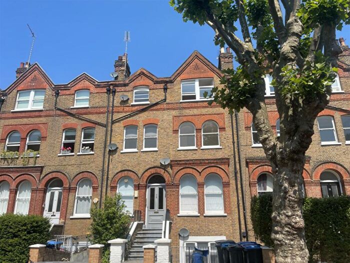 2 Bedroom Property To Rent In Brondesbury Villas, London, NW6