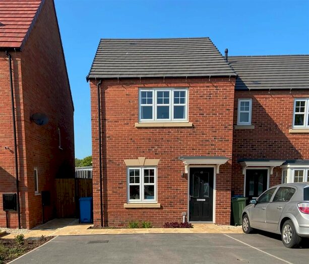3 Bedroom Town House To Rent In Linby Drive, Harworth, Doncaster, DN11