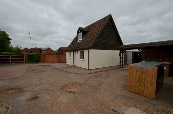 2 Bedroom Chalet To Rent In Chatsfield, Werrington, Peterborough, PE4