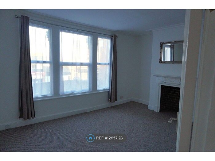 2 Bedroom Flat To Rent In Ewell Road, Surbiton, KT6