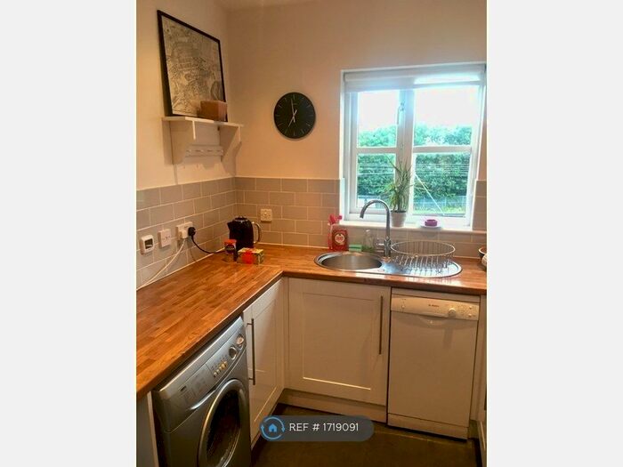 2 Bedroom Flat To Rent In Balbirnie Place, Edinburgh, EH12