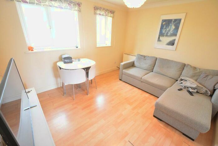 2 Bedroom Flat For Sale In Caravel Close, Chafford Hundred, Essex, RM16
