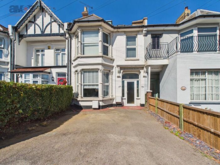 2 Bedroom Flat For Sale In London Road, Hadleigh, Essex, SS7
