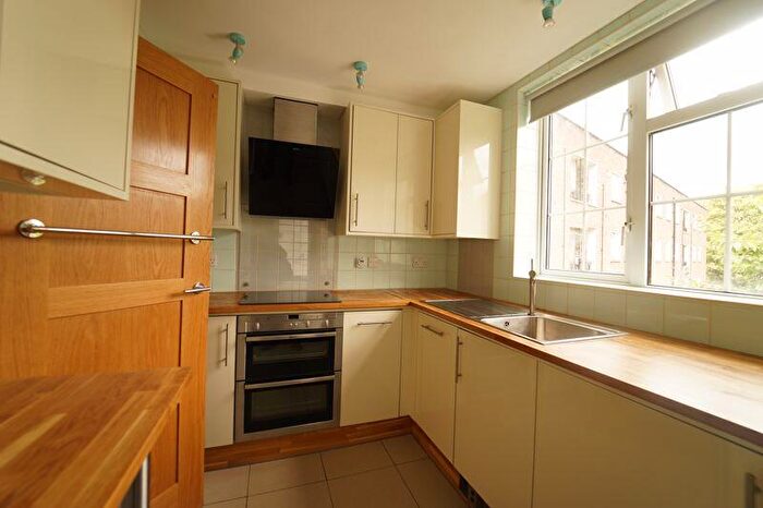 2 Bedroom Apartment To Rent In Springfield Road, London, NW8