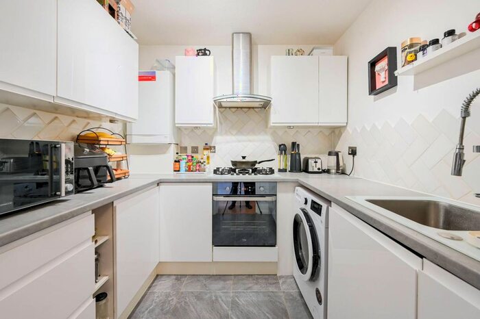 2 Bedroom Flat To Rent In Hewison Street, Bow, London, E3